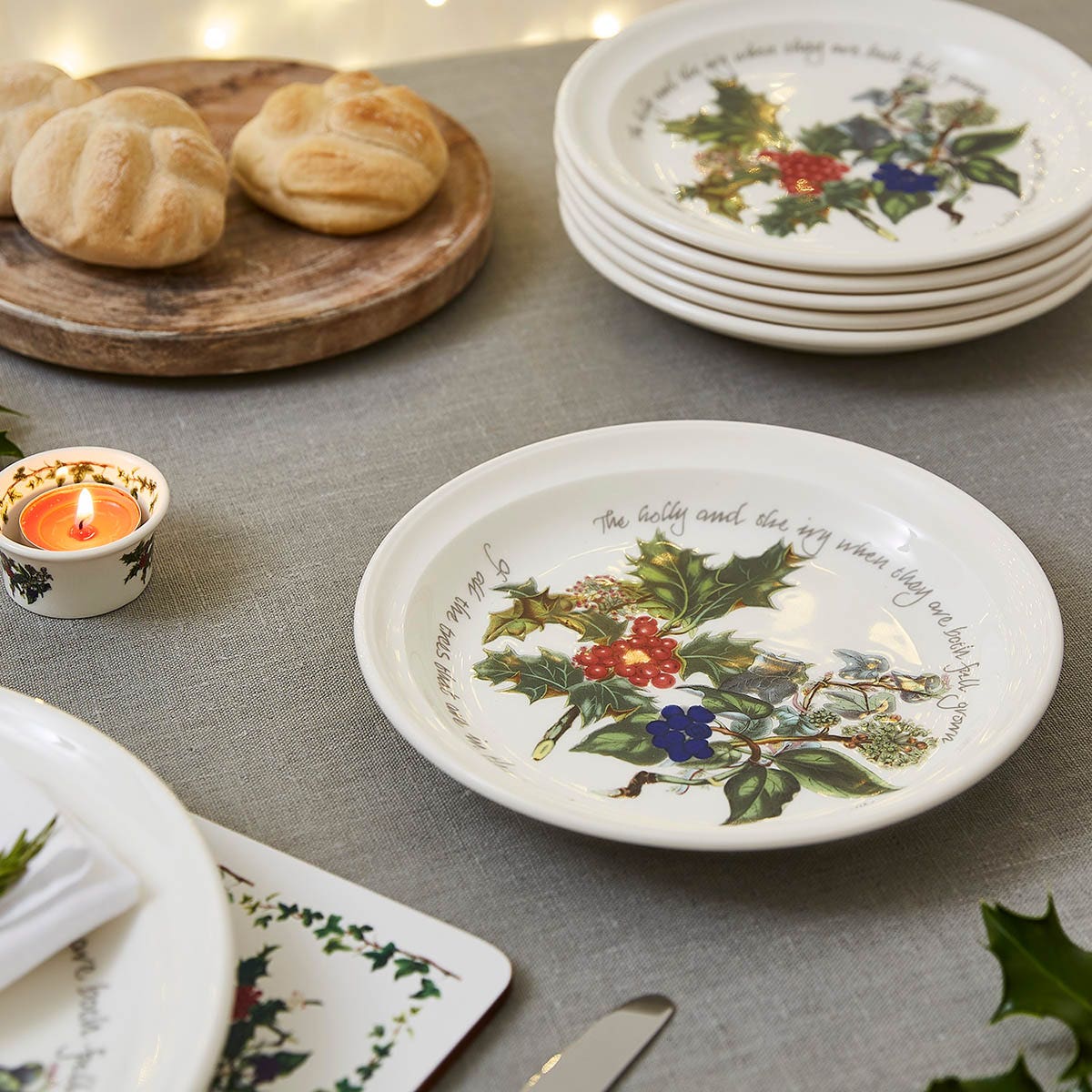 The Holly and the Ivy Plate Set, 20cm