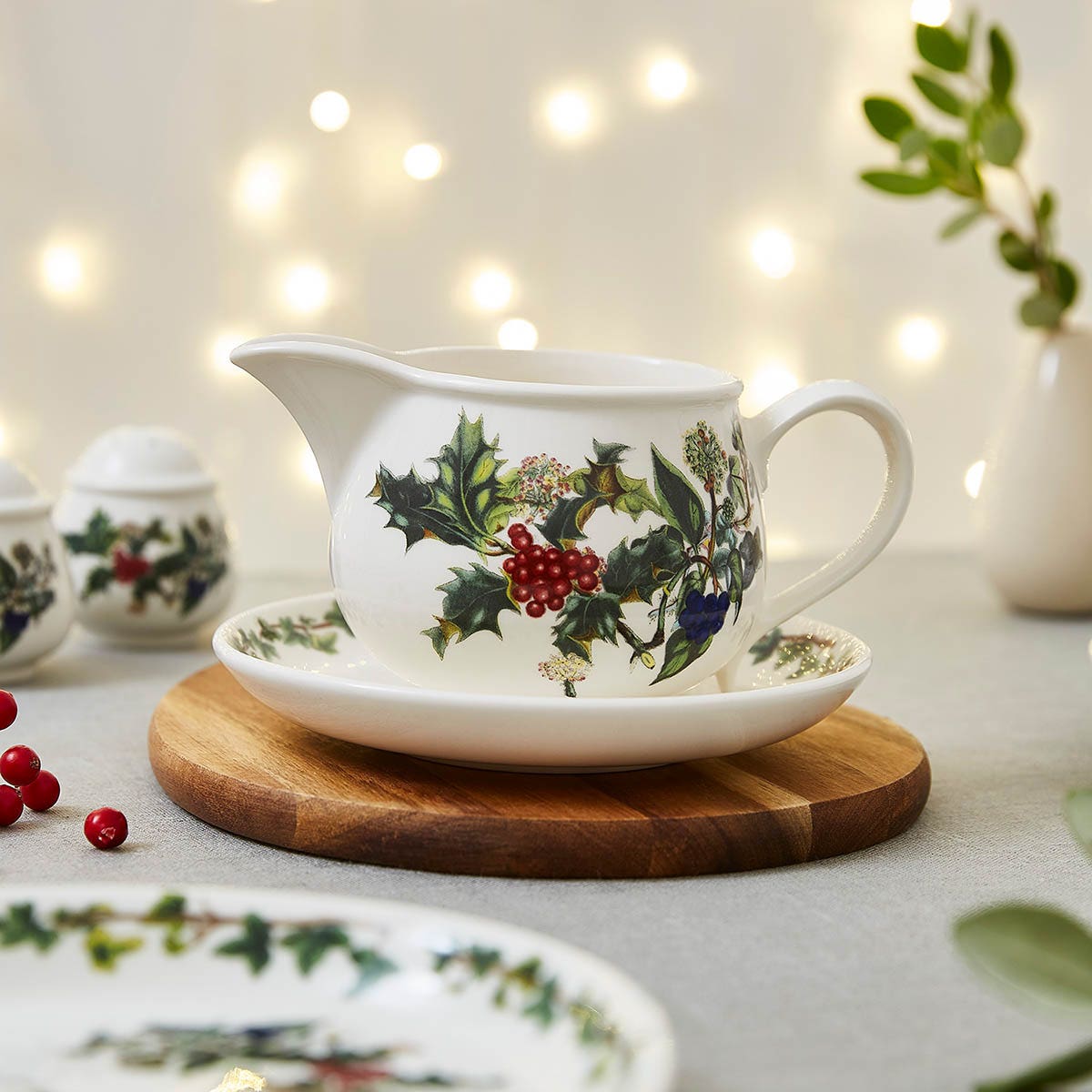 The Holly and the Ivy Gravy Boat & Stand