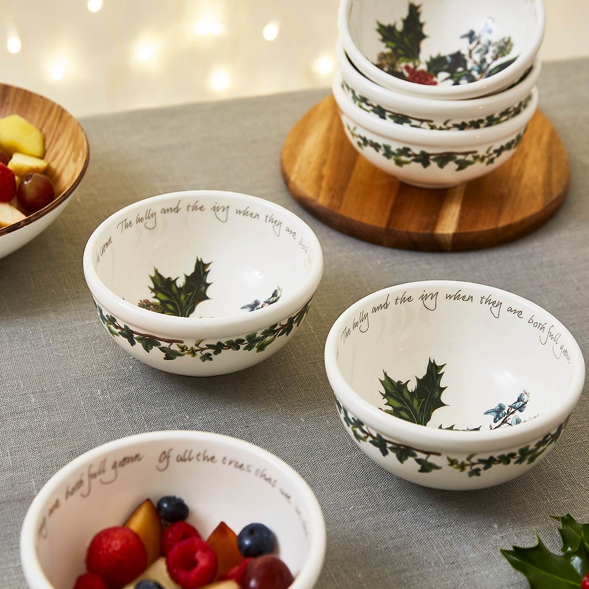 The Holly and the Ivy Set of 6 Small Bowls