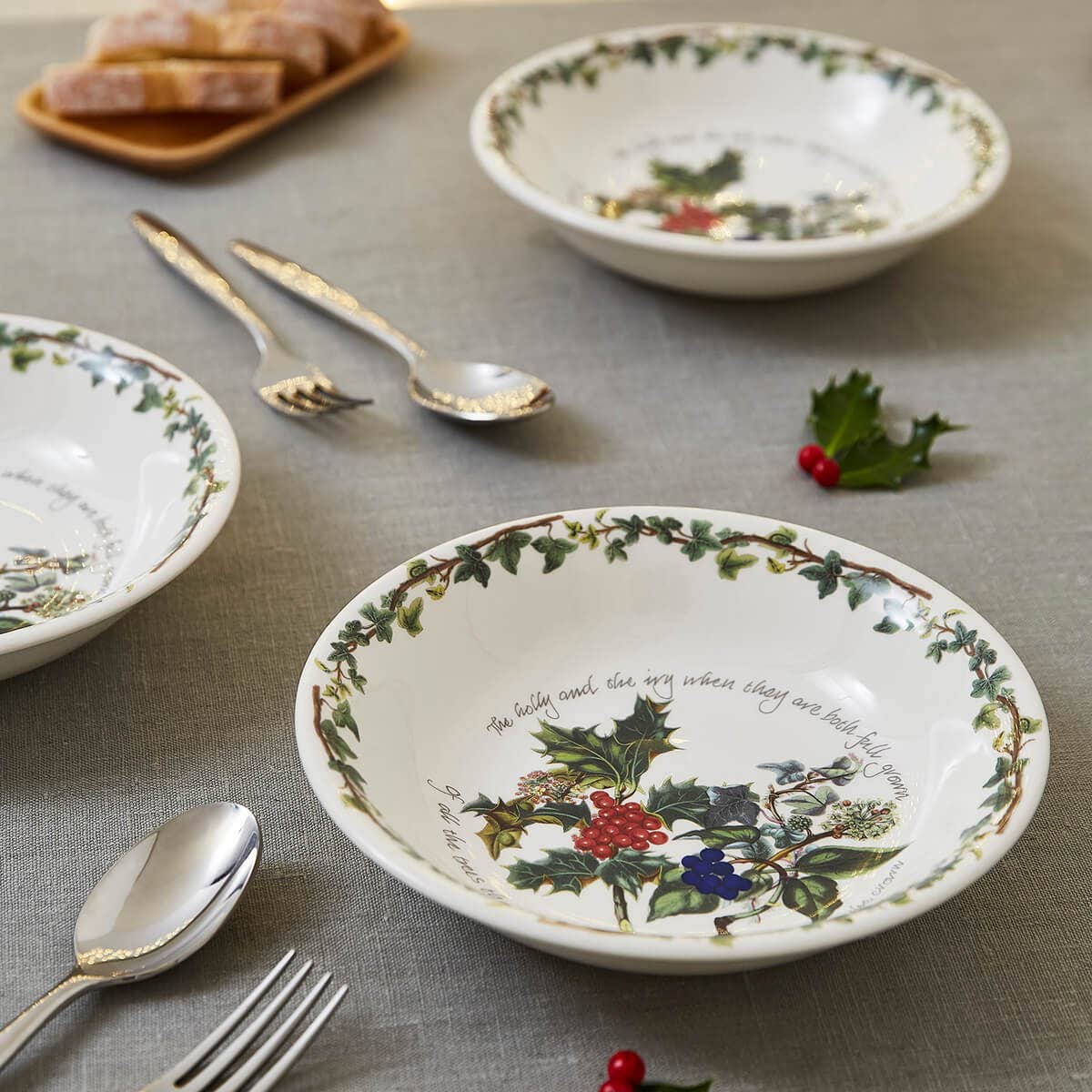 The Holly and the Ivy Set of 6 Pasta Bowls