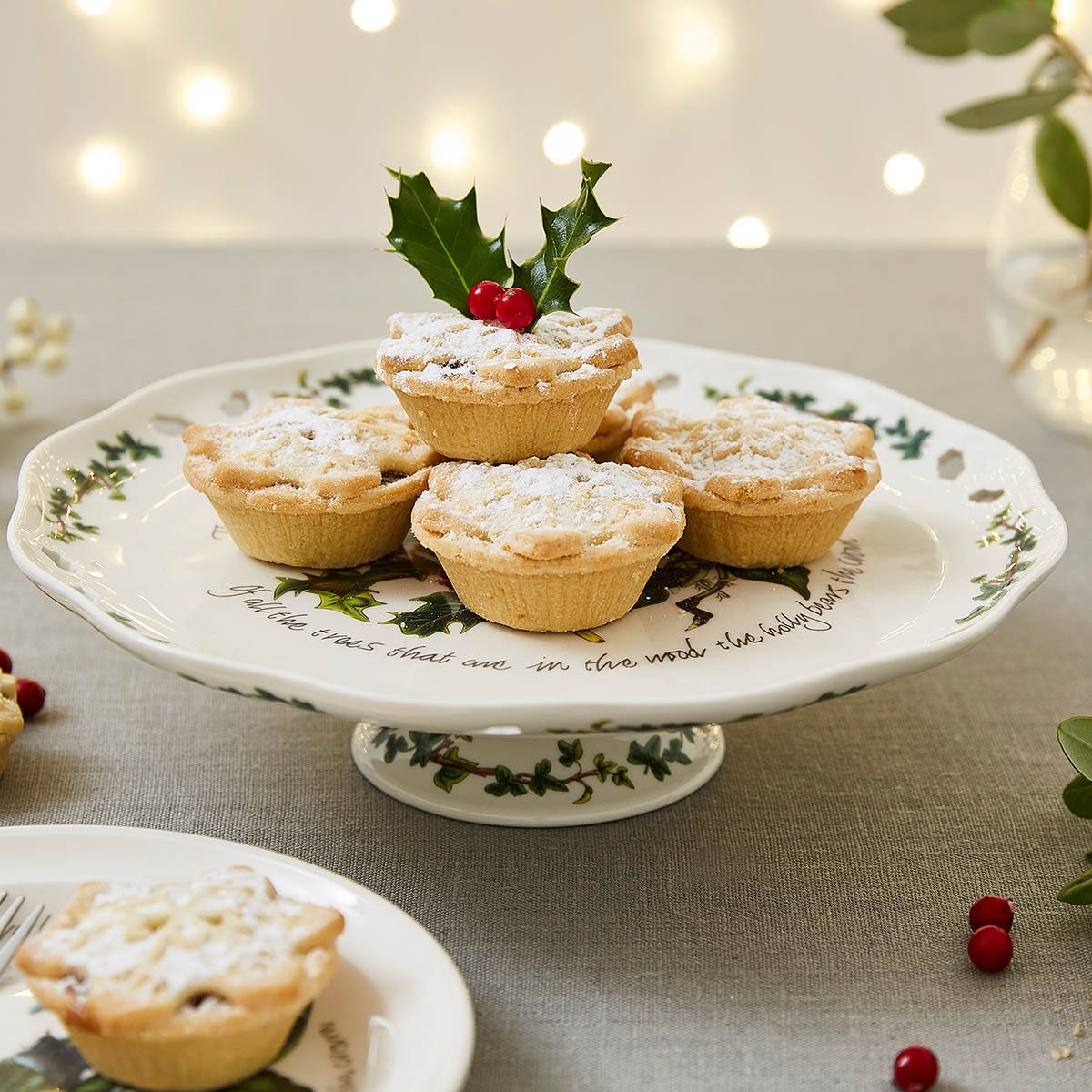 The Holly and the Ivy Cake Plate