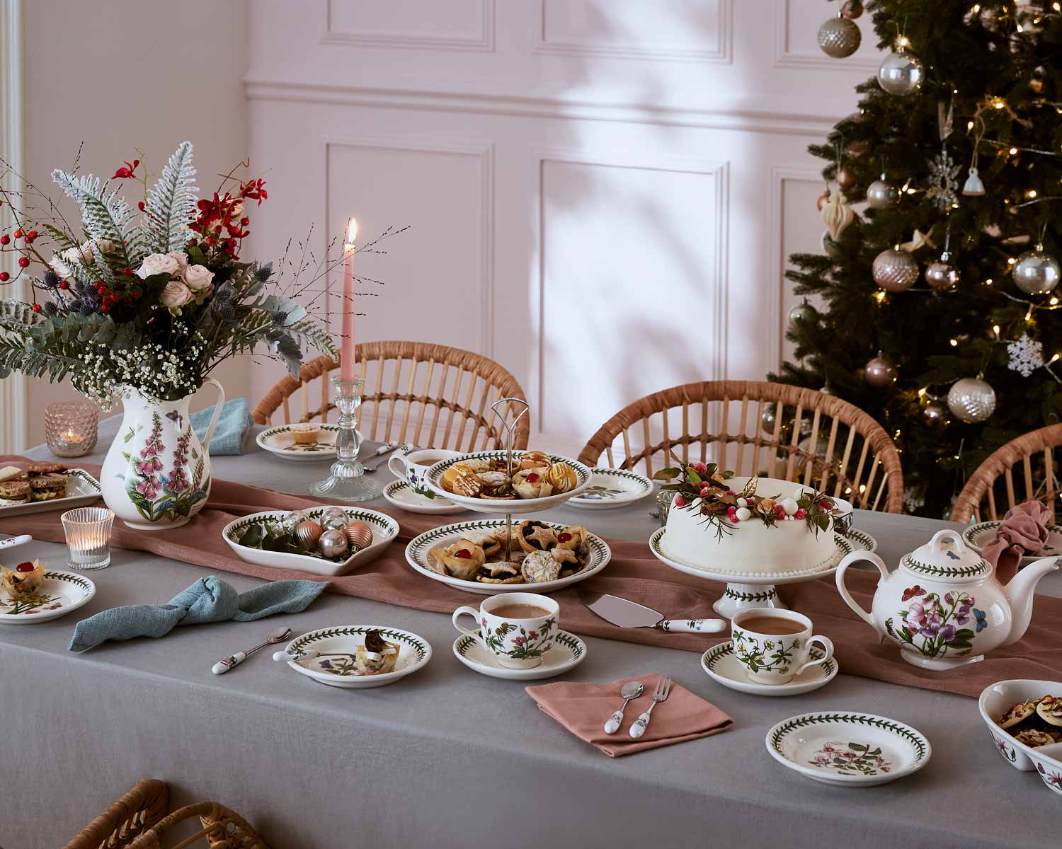 Tips for Styling a Christmas Tablescape